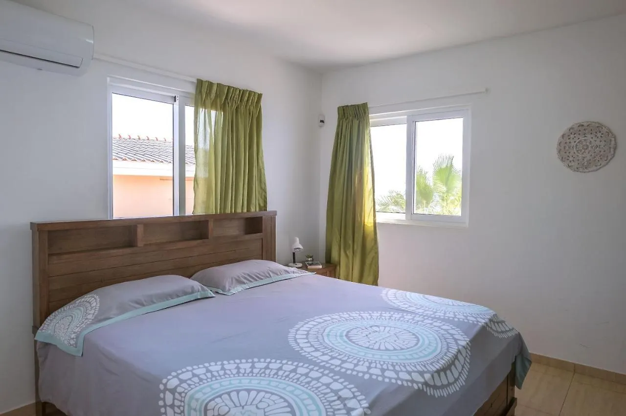 Whitehouse Lagun Apartments