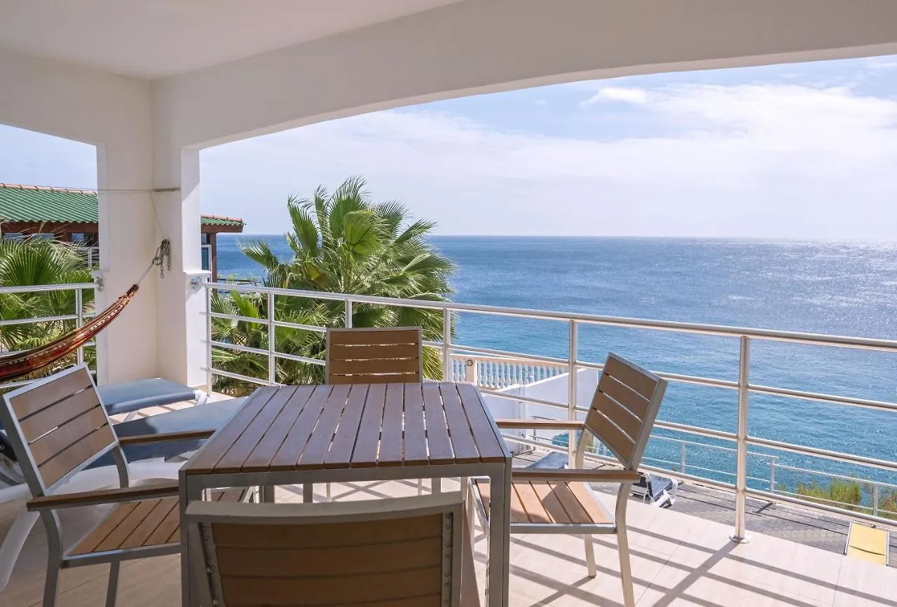 Whitehouse Lagun Apartments