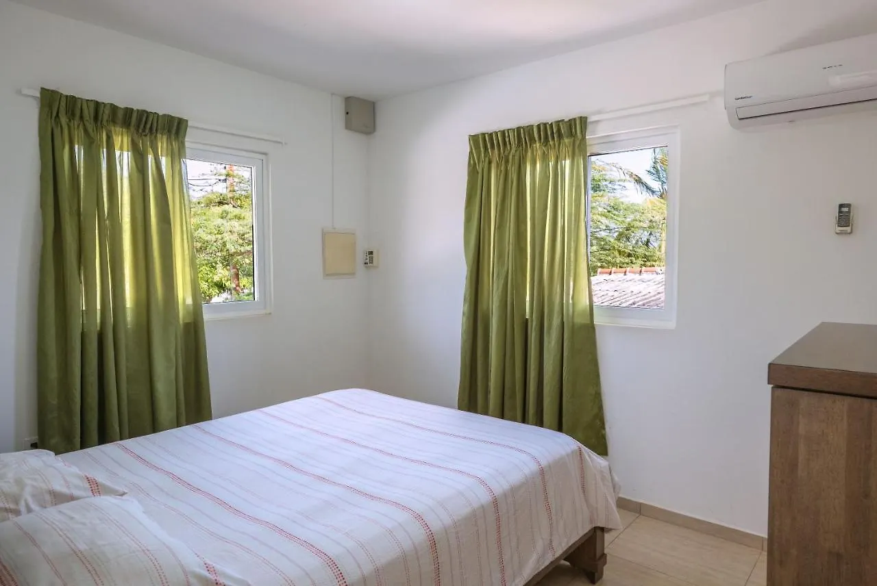 Whitehouse Lagun Apartments