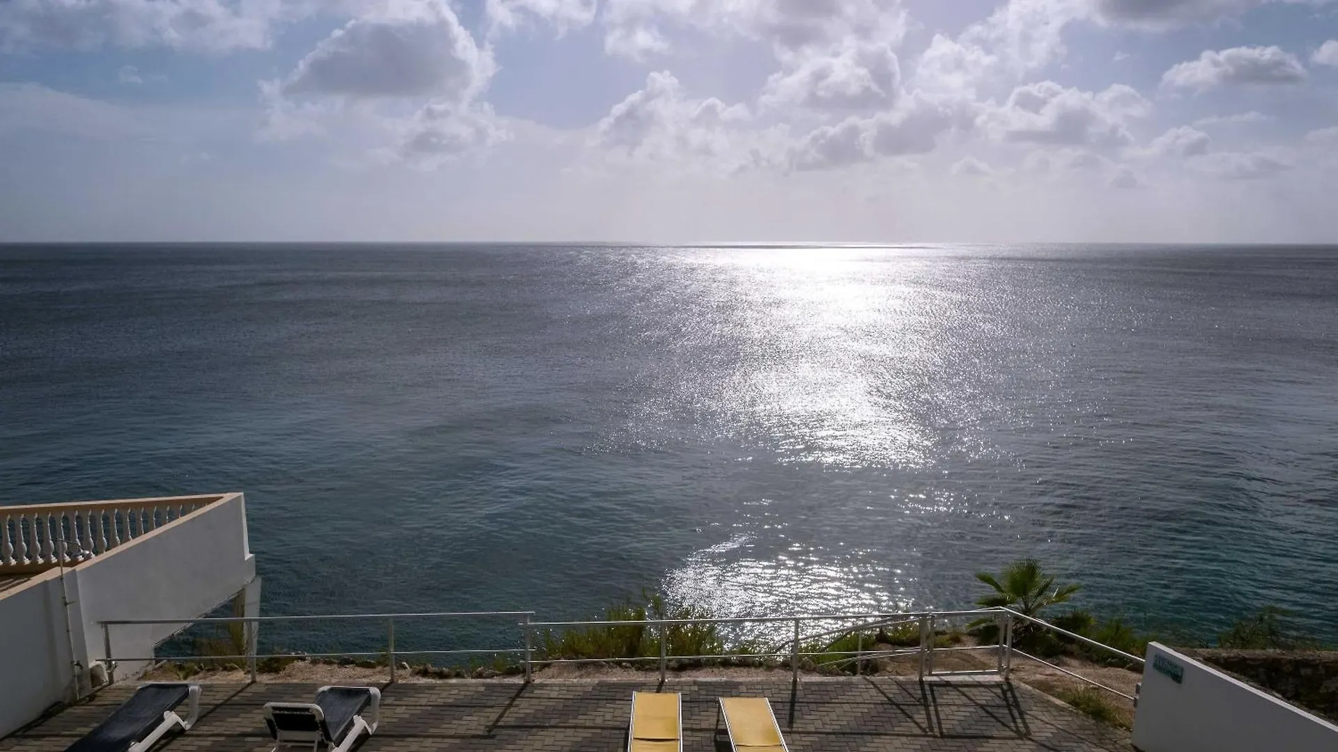 Whitehouse Lagun Apartments