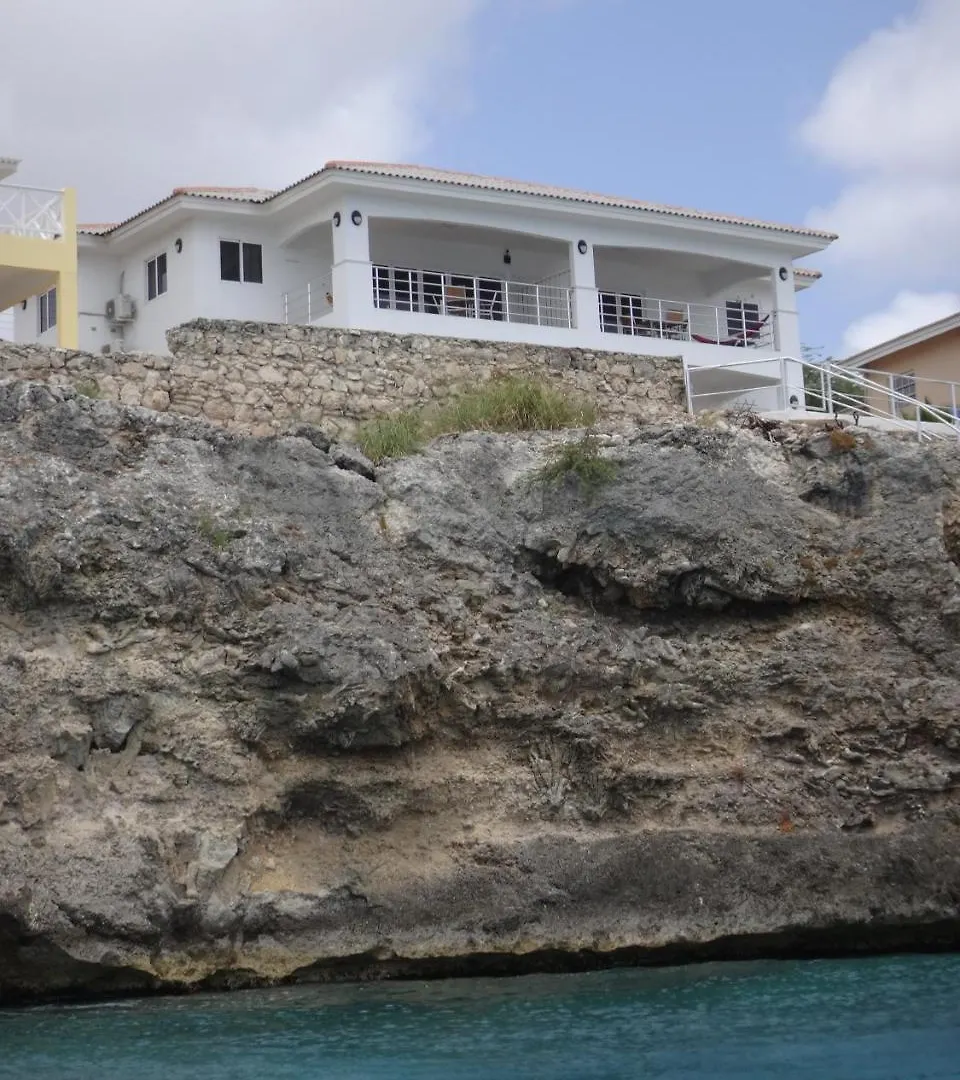 Whitehouse Lagun Apartments